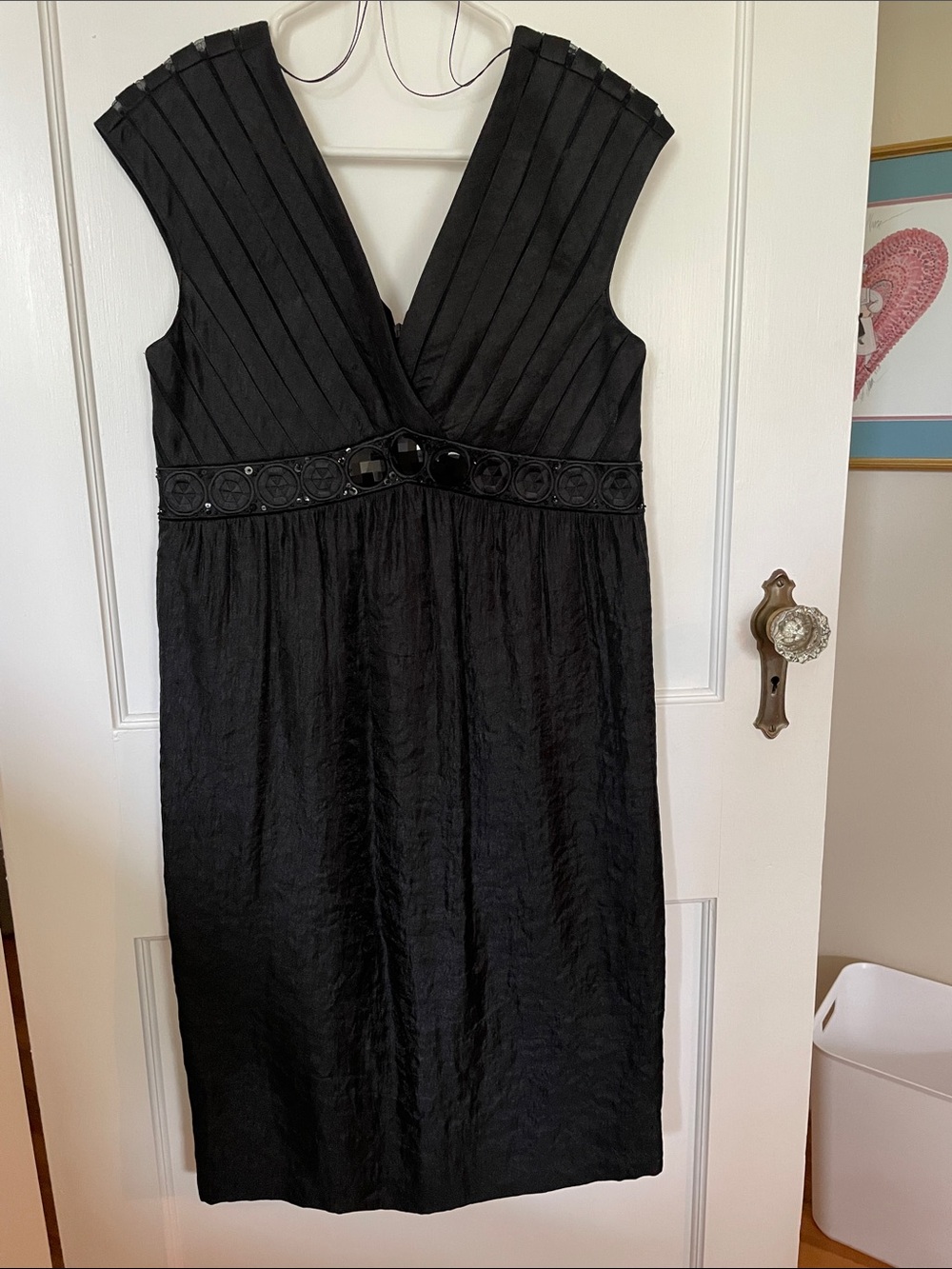 Adrianna Papell Black V-Neck Sleeveless Midi Dress